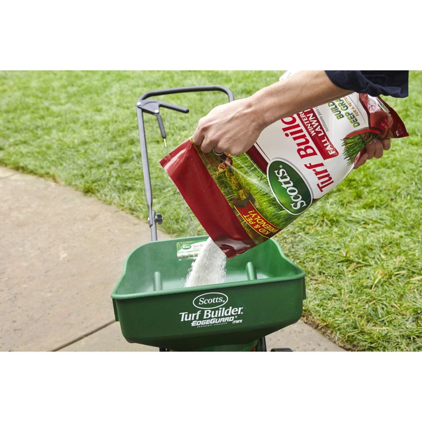 Scotts Turf Builder WinterGuard Fall Lawn Fertilizer For All Grasses 5000 Sq Ft