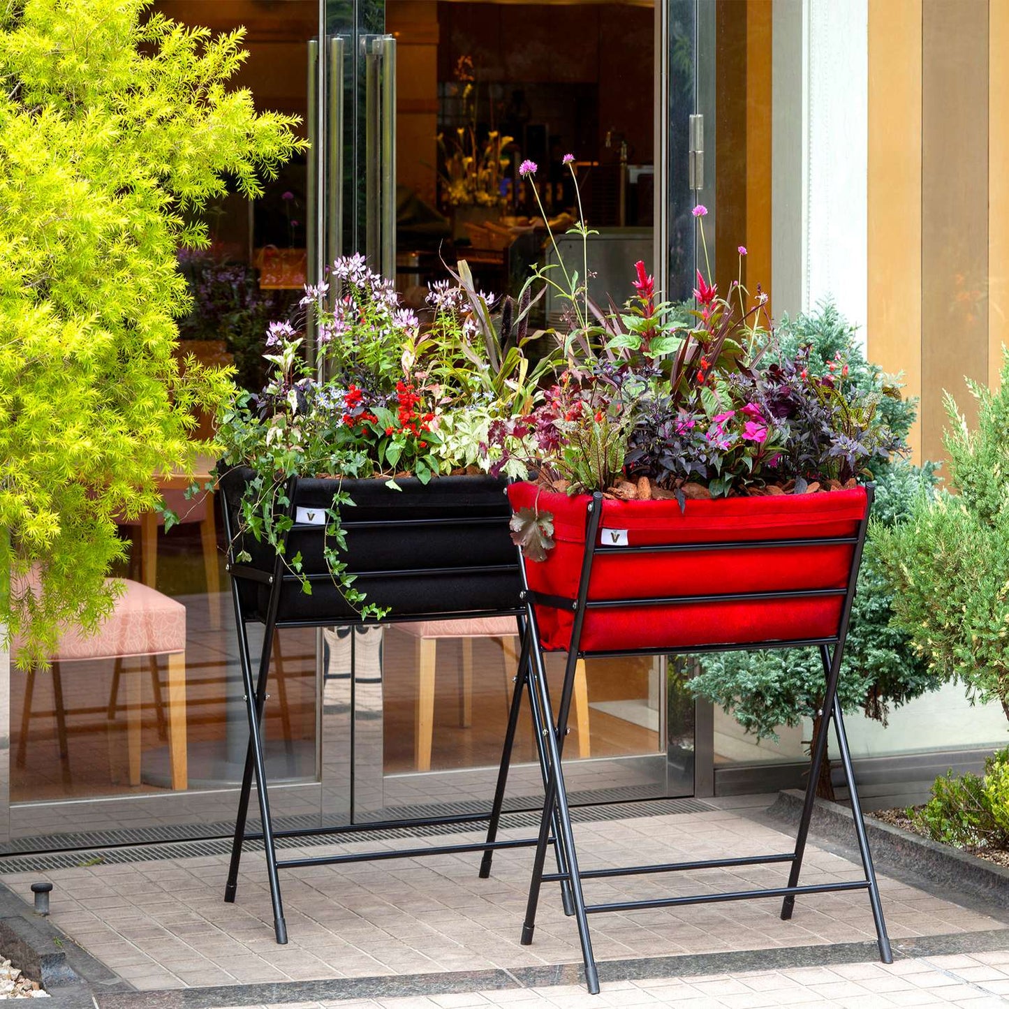VegTrug Poppy Go 31.1 In. H X 25.5 In. W Steel 15.7 Planter Green