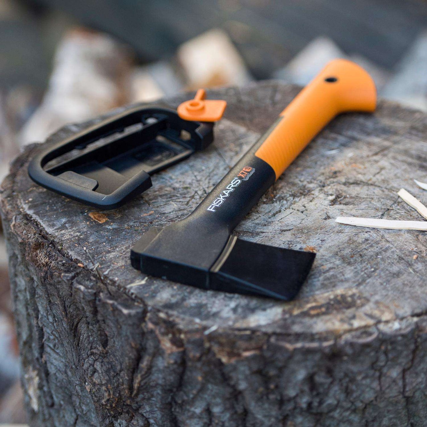 Fiskars X7 1.41 Lb Single Bit Splitting Hatchet Fiberglass Handle