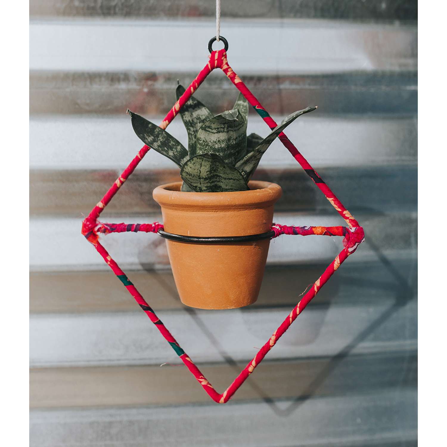  Matr Boomie Air Element Metal Diamond Pot Hanger Multicolored