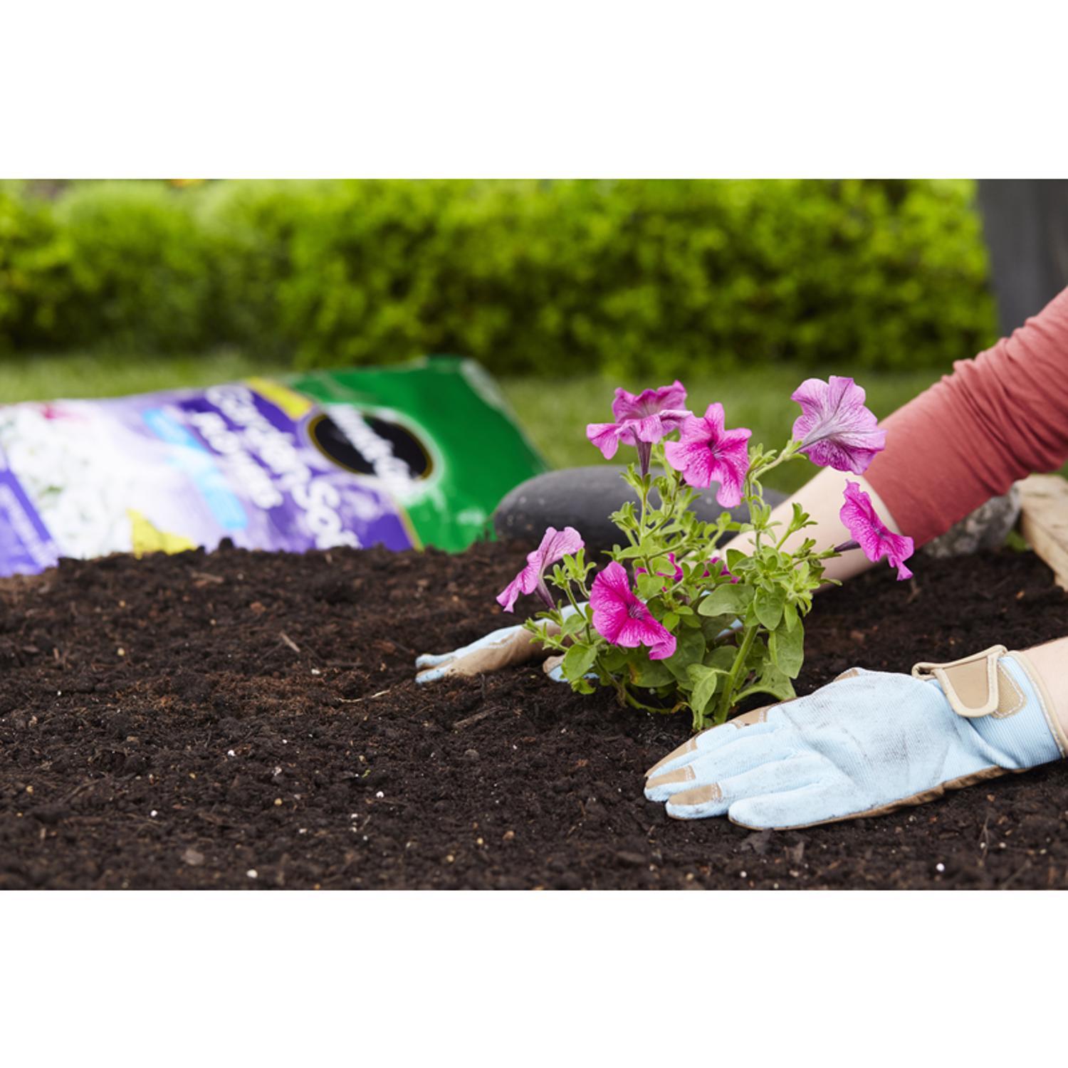  Miracle-Gro Flower Garden Soil 1.5 Cu Ft