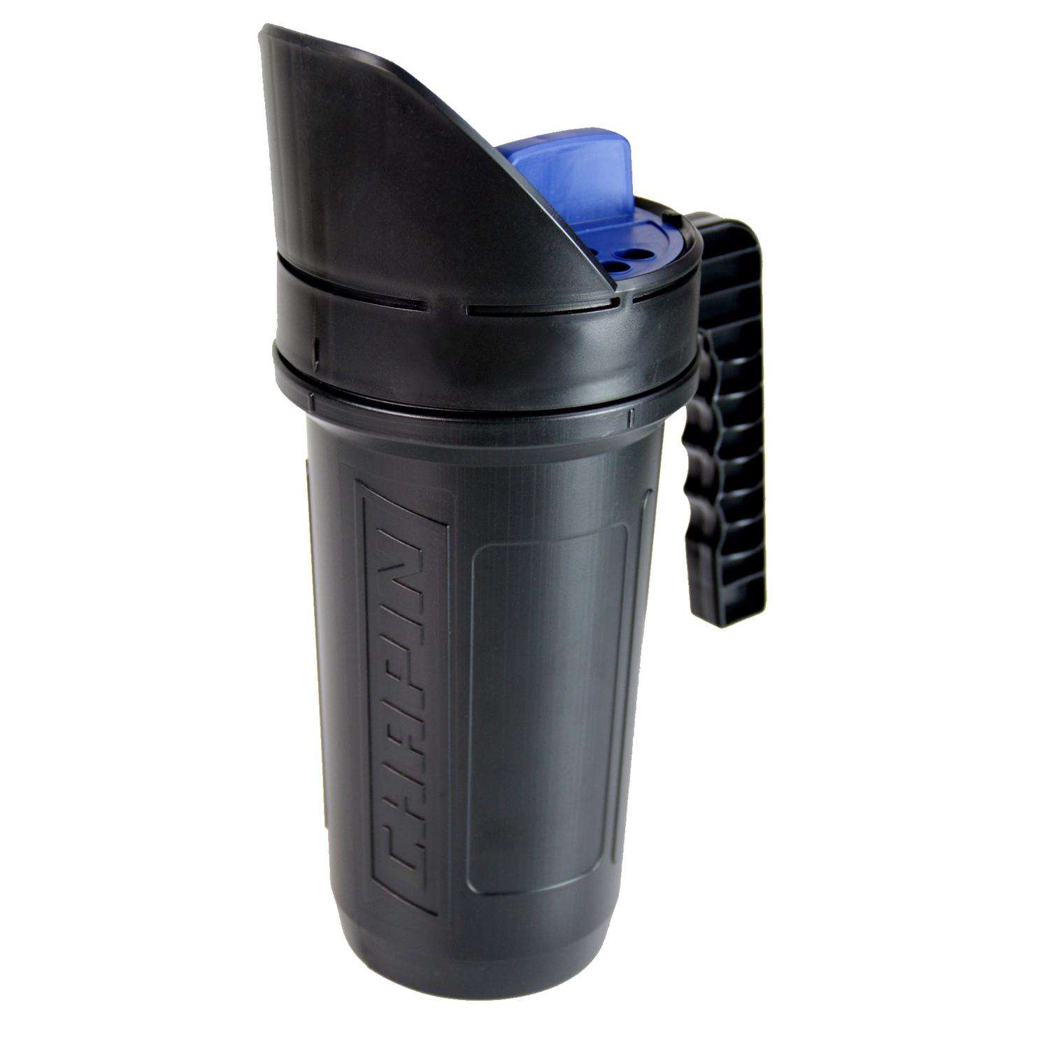  Chapin Handheld Shaker For Fertilizer/Ice Melt/Seed 64 Oz