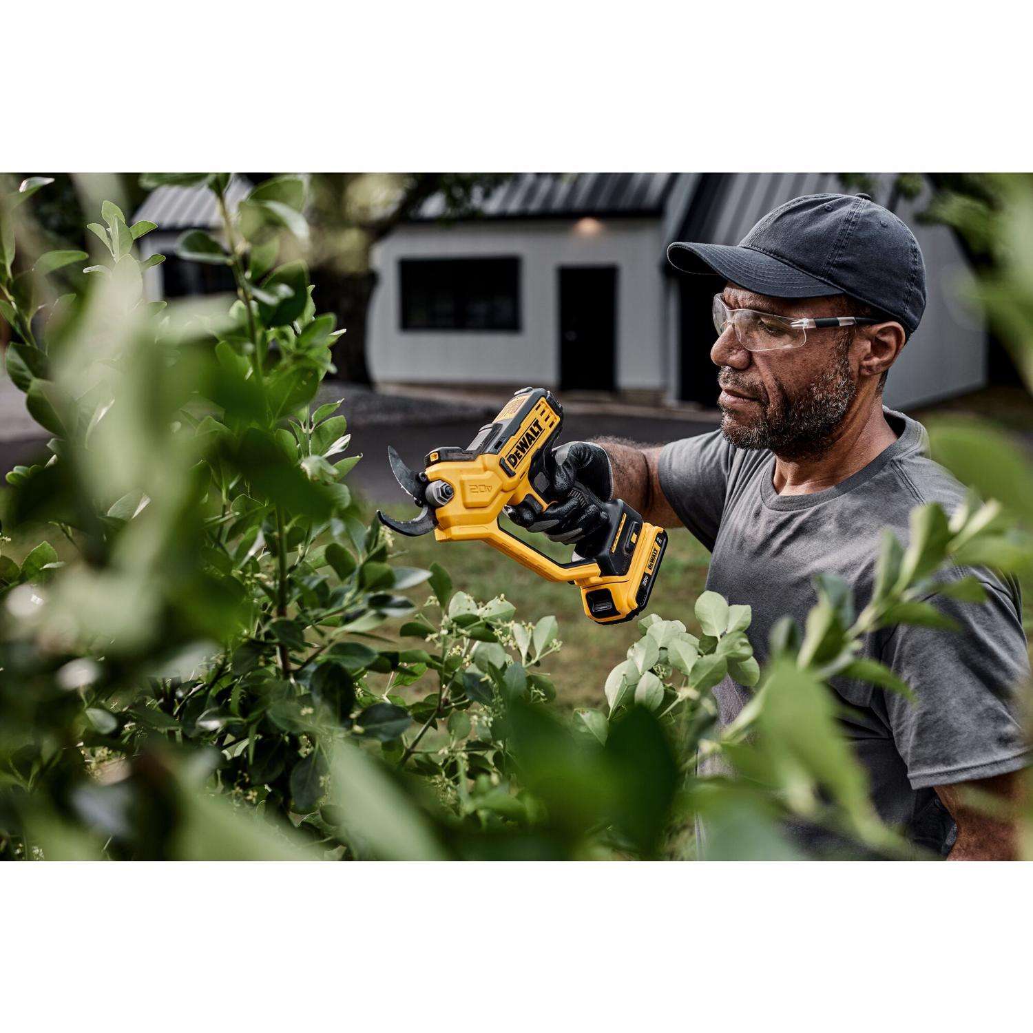  DeWalt 20V MAX Steel Cordless Pruner