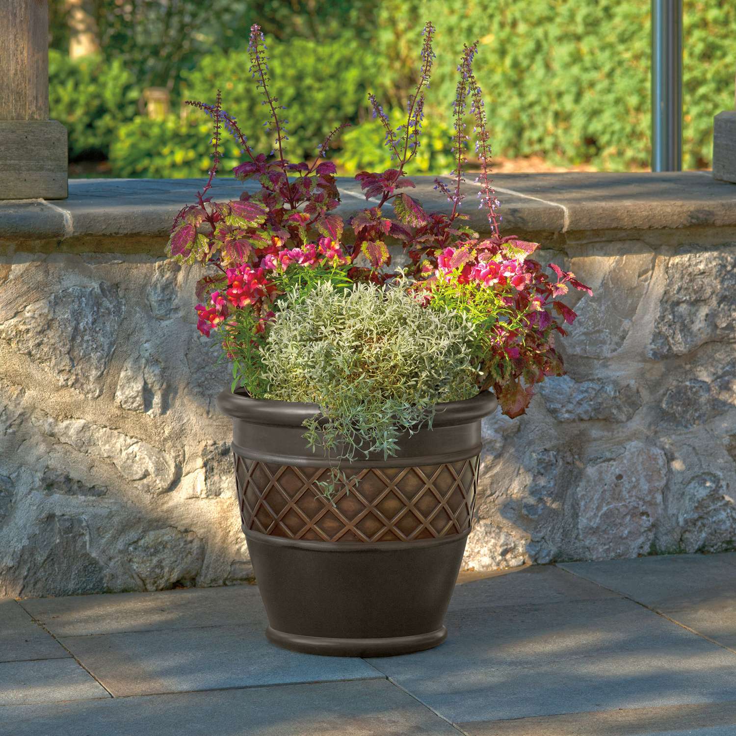  Suncast Atlin 15.75 In. H X 18.313 In. W Resin Planter Bronze