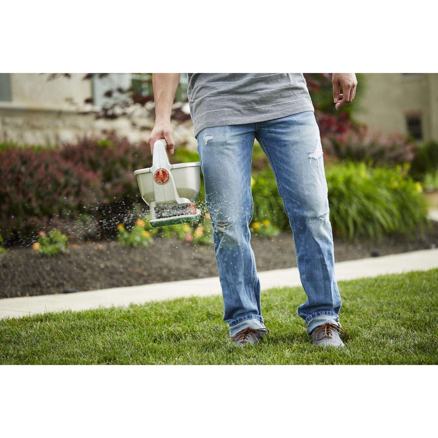  Scotts Wizz 60 In. W Handheld Spreader For Fertilizer/Ice Melt/Seed 4 Lb