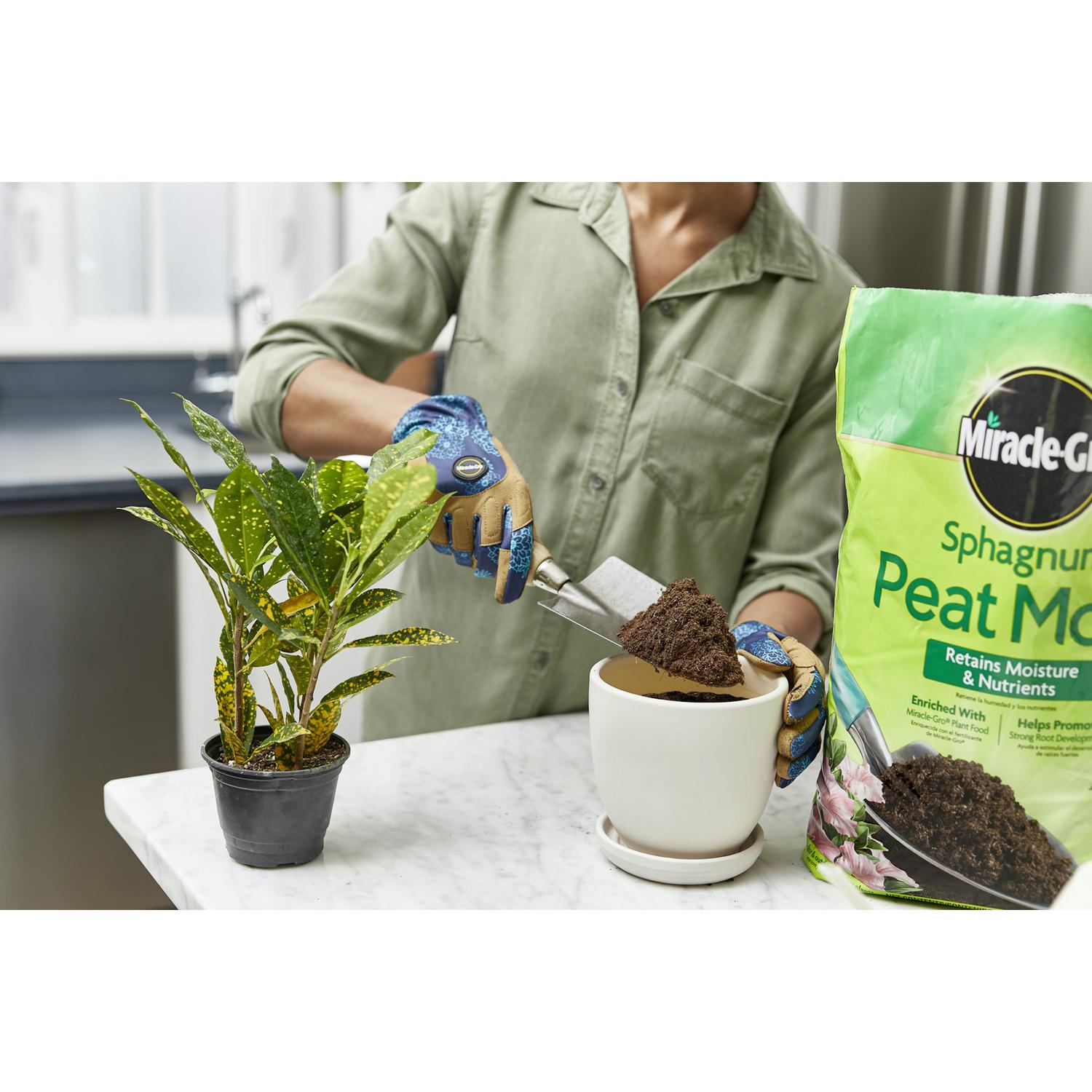  Miracle-Gro Sphagnum Peat Moss 8 Qt