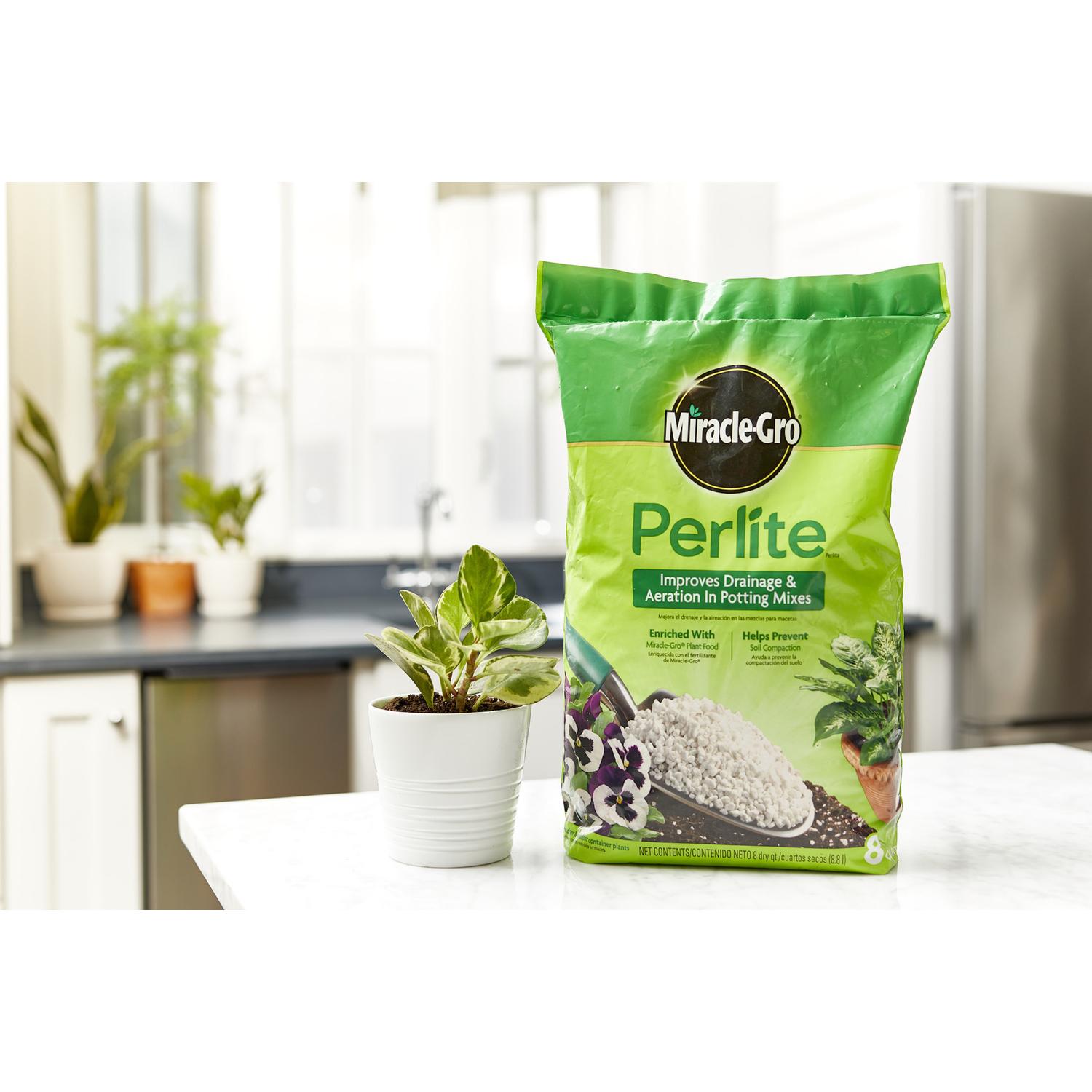  Miracle-Gro Perlite 8 Qt