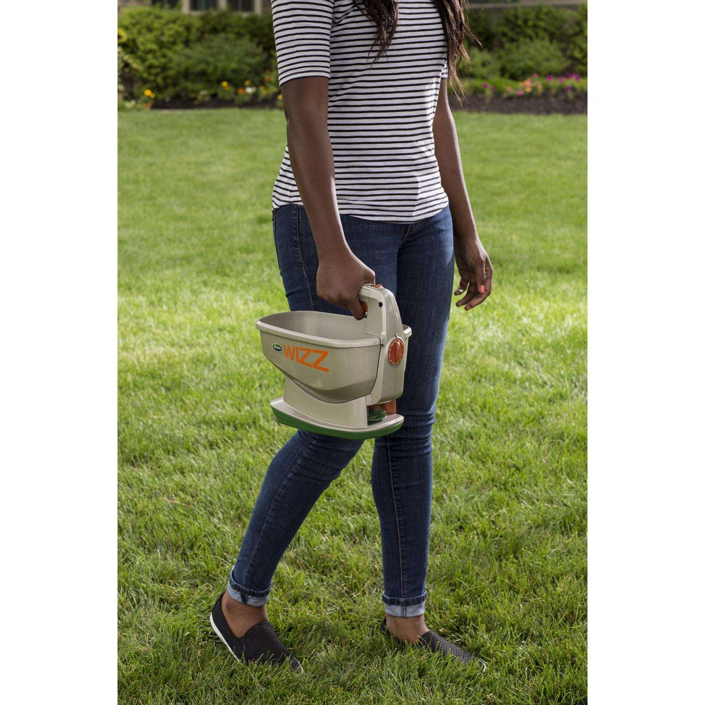  Scotts Wizz 60 In. W Handheld Spreader For Fertilizer/Ice Melt/Seed 4 Lb