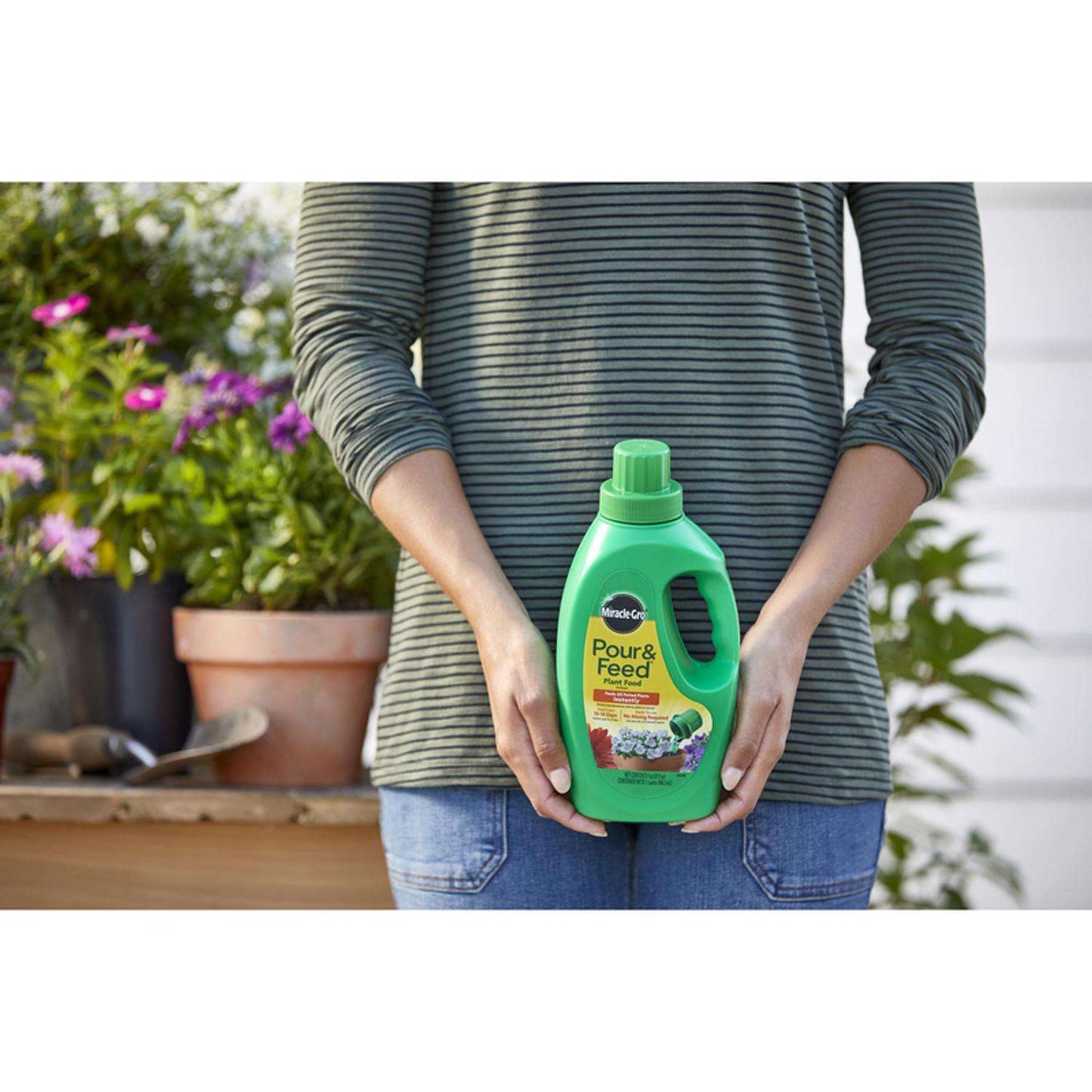  Miracle-Gro Pour & Feed Liquid Plant Food 32 Oz
