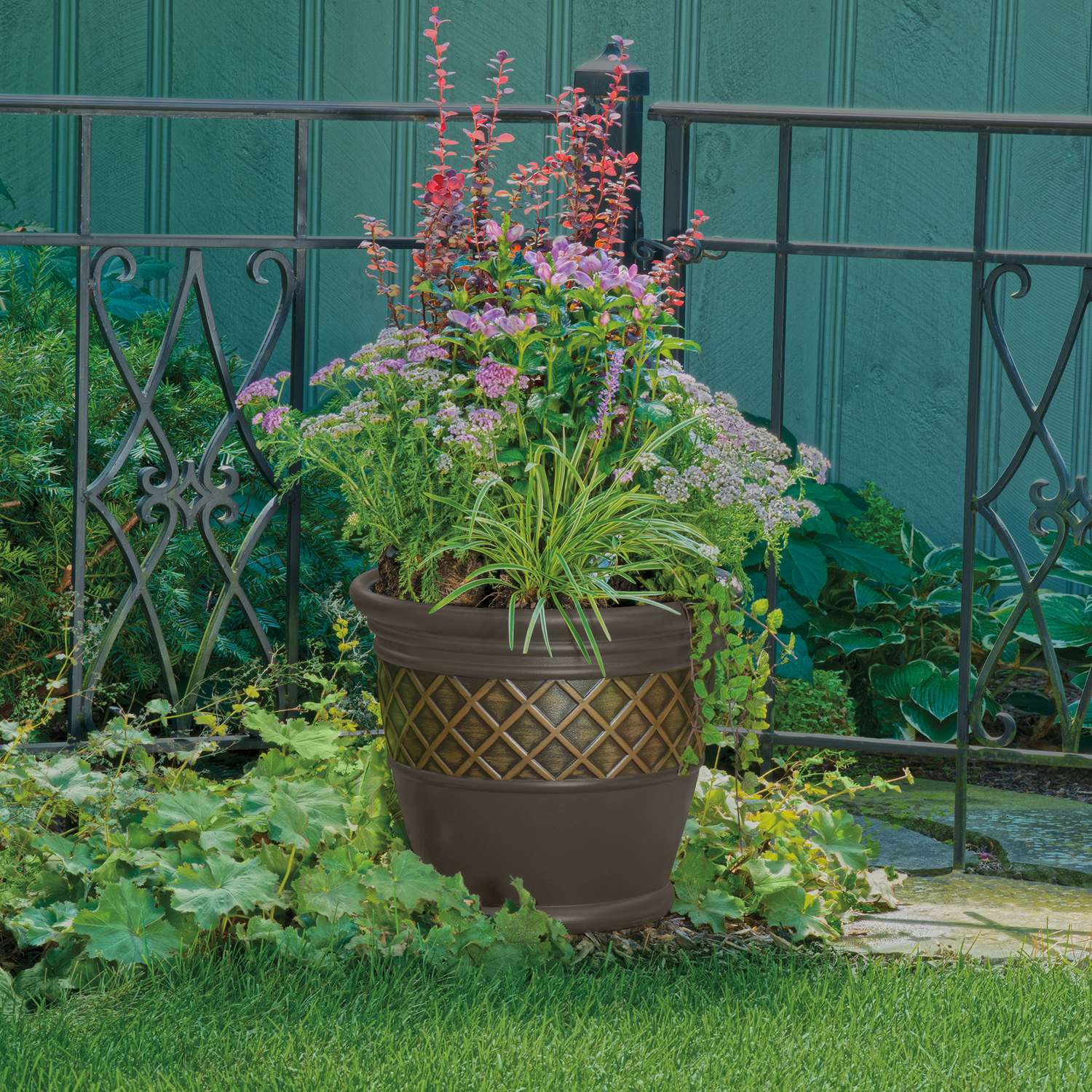  Suncast Atlin 15.75 In. H X 18.313 In. W Resin Planter Bronze