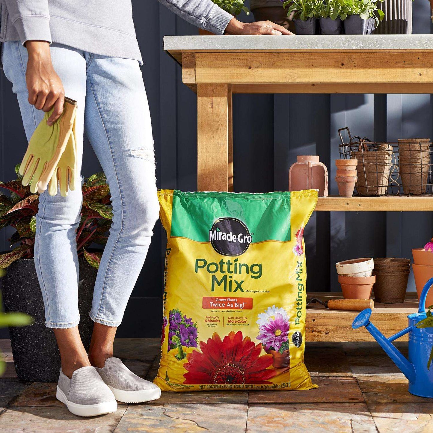  Miracle-Gro Flower And Plant Potting Mix 1 Cu Ft