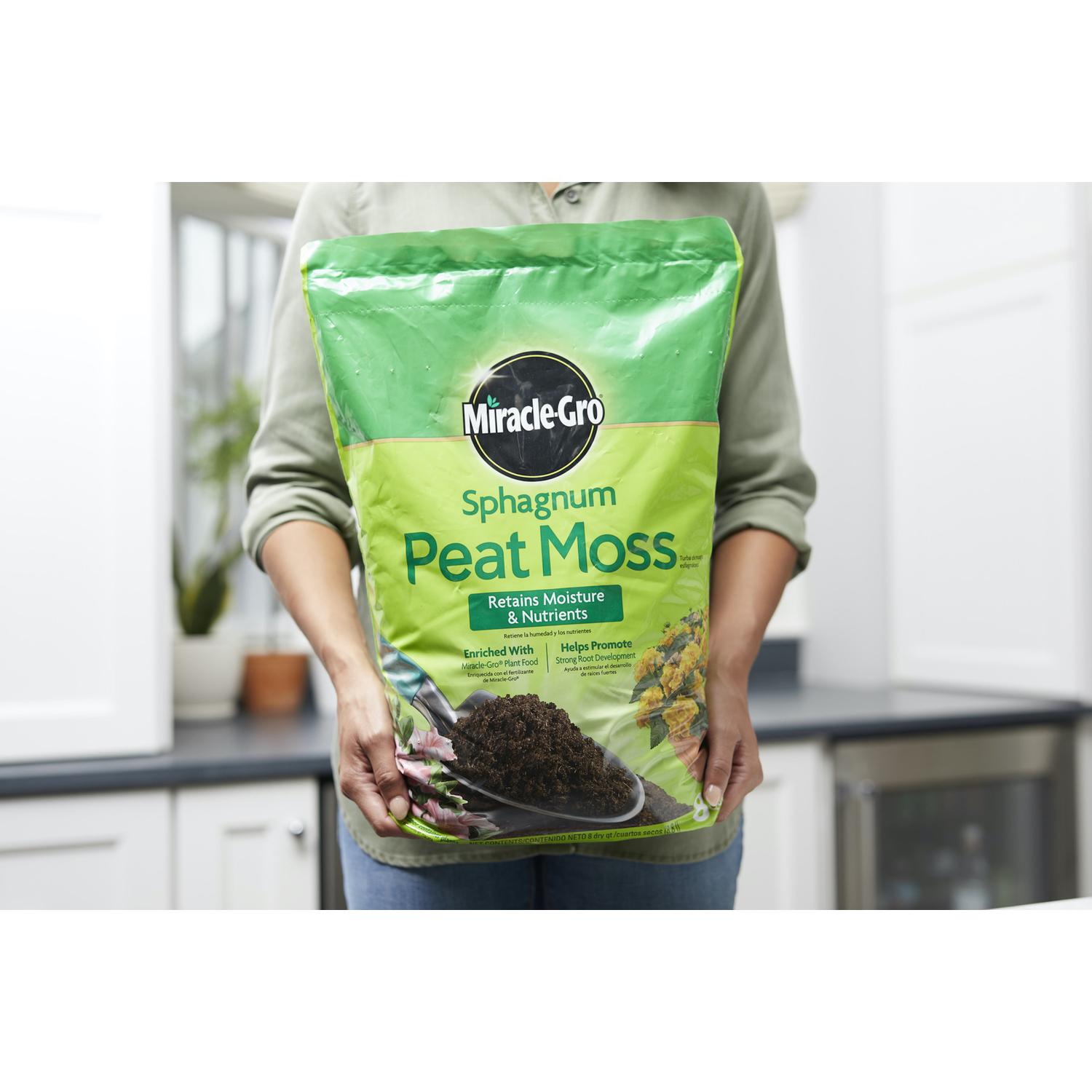  Miracle-Gro Sphagnum Peat Moss 8 Qt