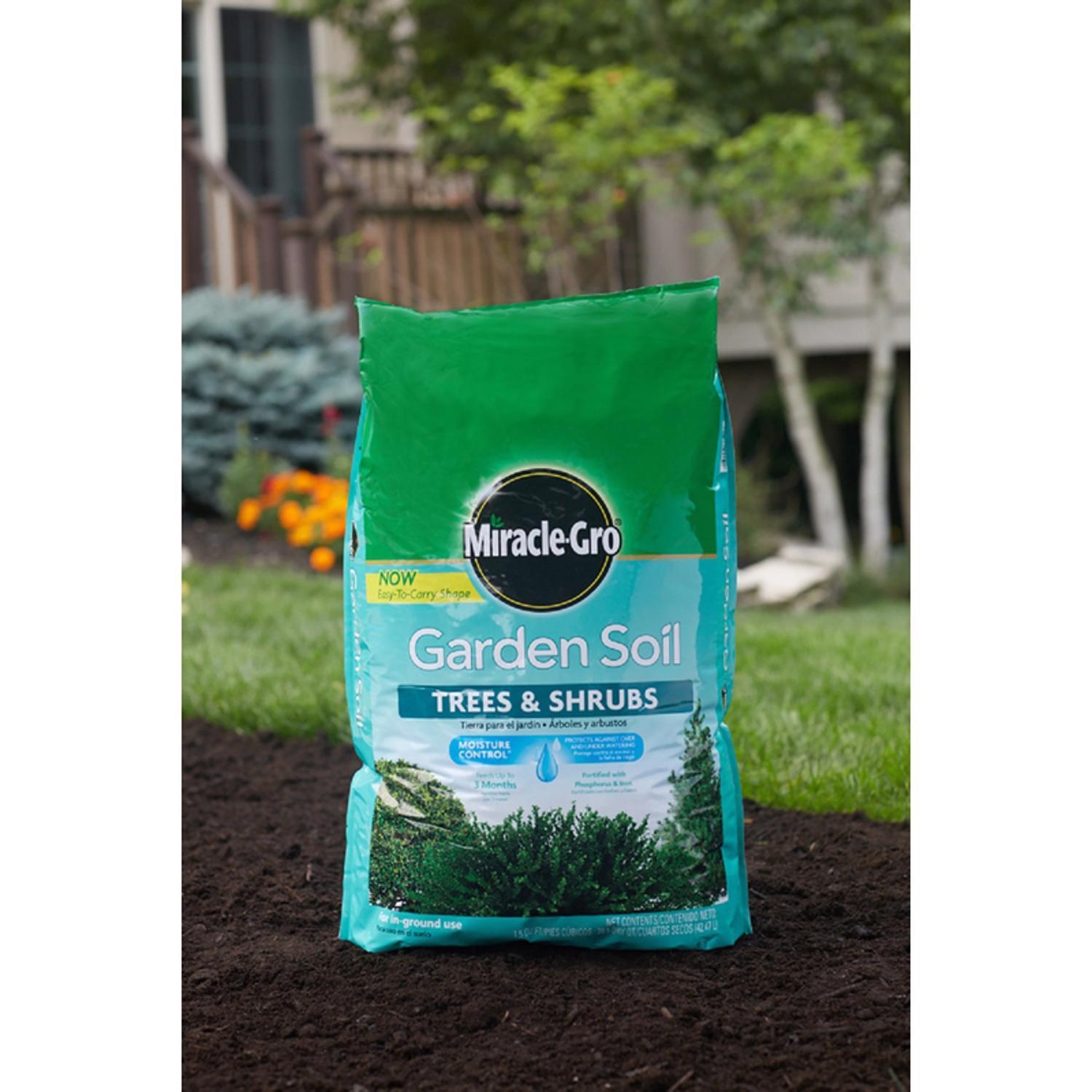  Miracle-Gro Moisture Control Shrub And Tree Garden Soil 1.5 Cu Ft