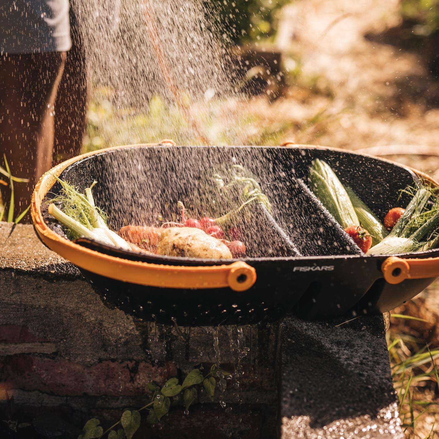 Fiskars 24 In. Garden Harvest Basket