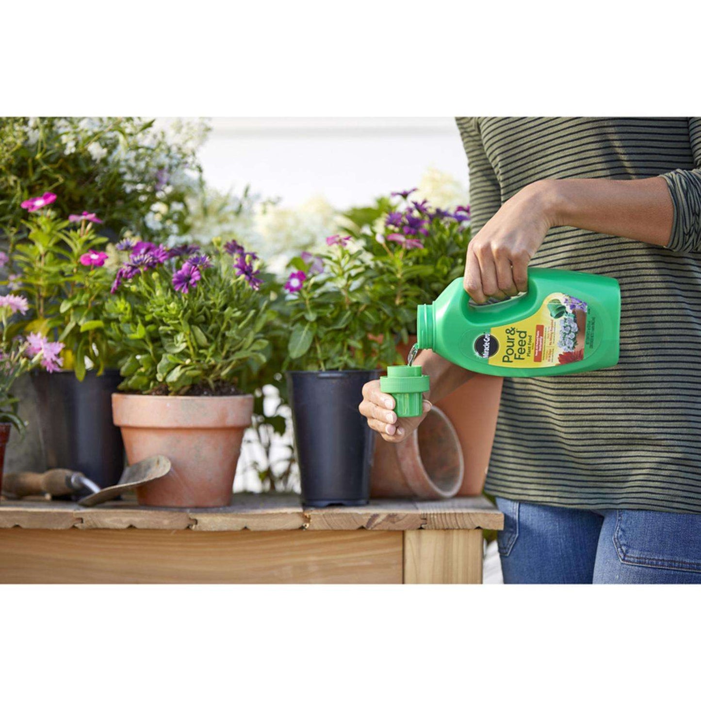  Miracle-Gro Pour & Feed Liquid Plant Food 32 Oz